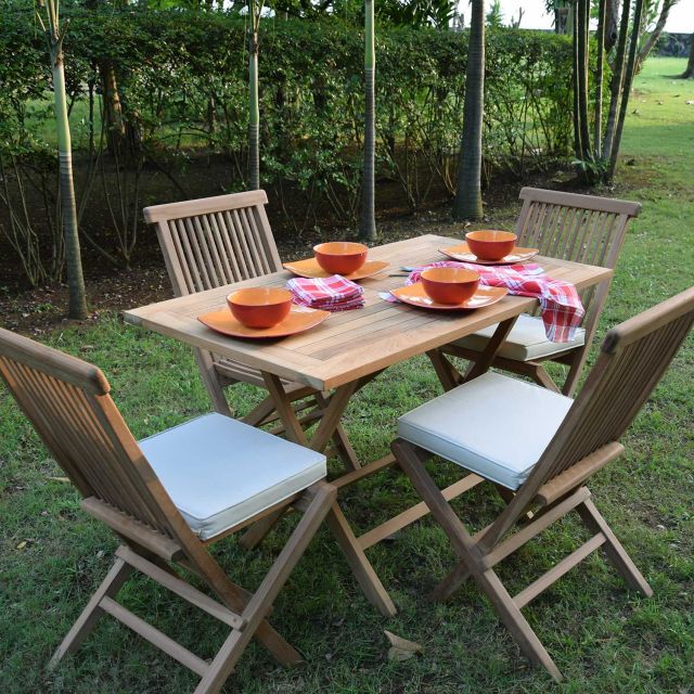 Salon en teck massif de qualité Ecograde© Makassar, table pliante Kensaï 120 x 70 cm + 4 chaises pliantes Java avec coussins écrus